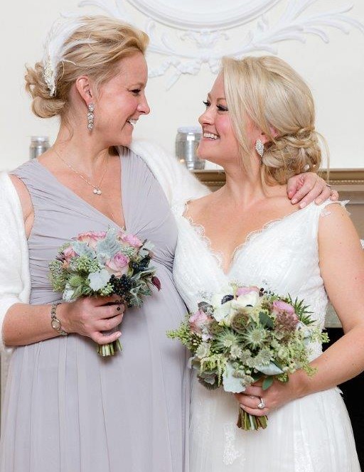 wedding day schedule. Beautiful natural bridal makeup for the bride by Pam Wrigley. Plus low bun wedding hairstyles for long hair by wedding makeup artist and bridal hair stylist in London.