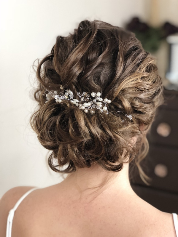 WEDDING STYLES FOR SHORT HAIR low bun soft curls bride wedding bridal hair