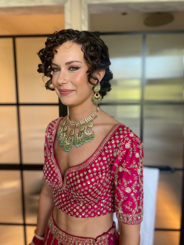 Getting ready at the Kimpton Fitzroy naturally curly hair bridal hairstyles by Pam Wrigley